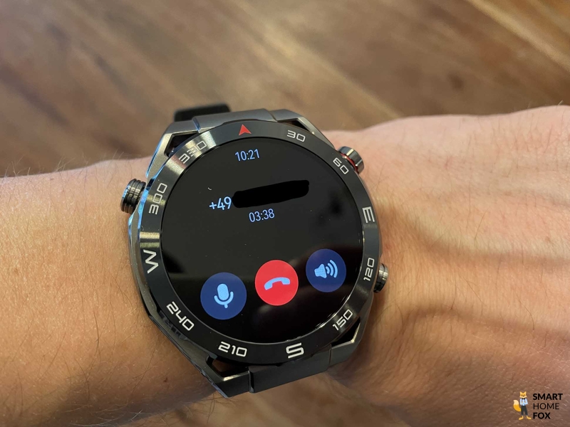 Вы можете увидеть входящий вызов на Huawei Watch Ultimate.